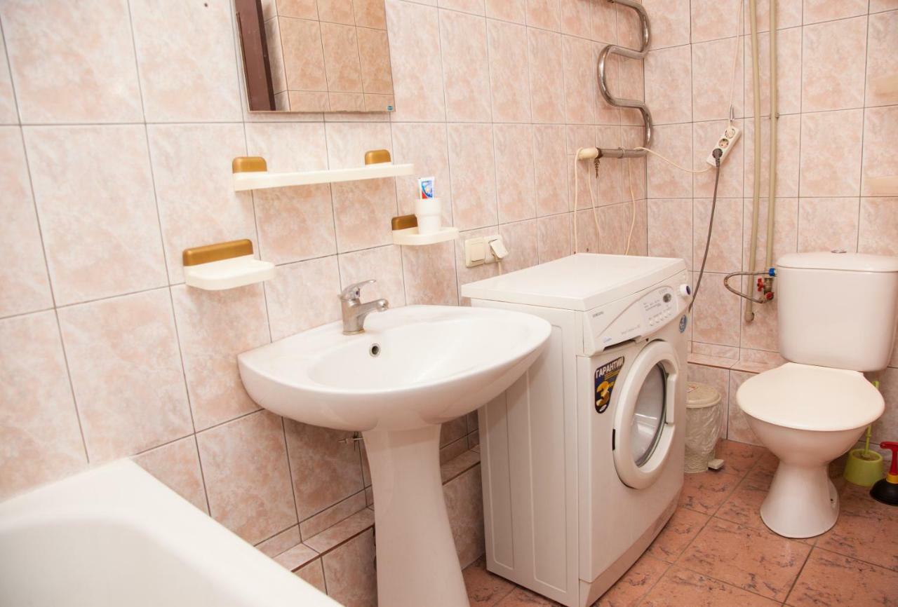 Semi-Luxury Apt On 82 Nezalezhnoi Ukrаiny Street Near Intourist Hotel Zaporizhia Exterior photo